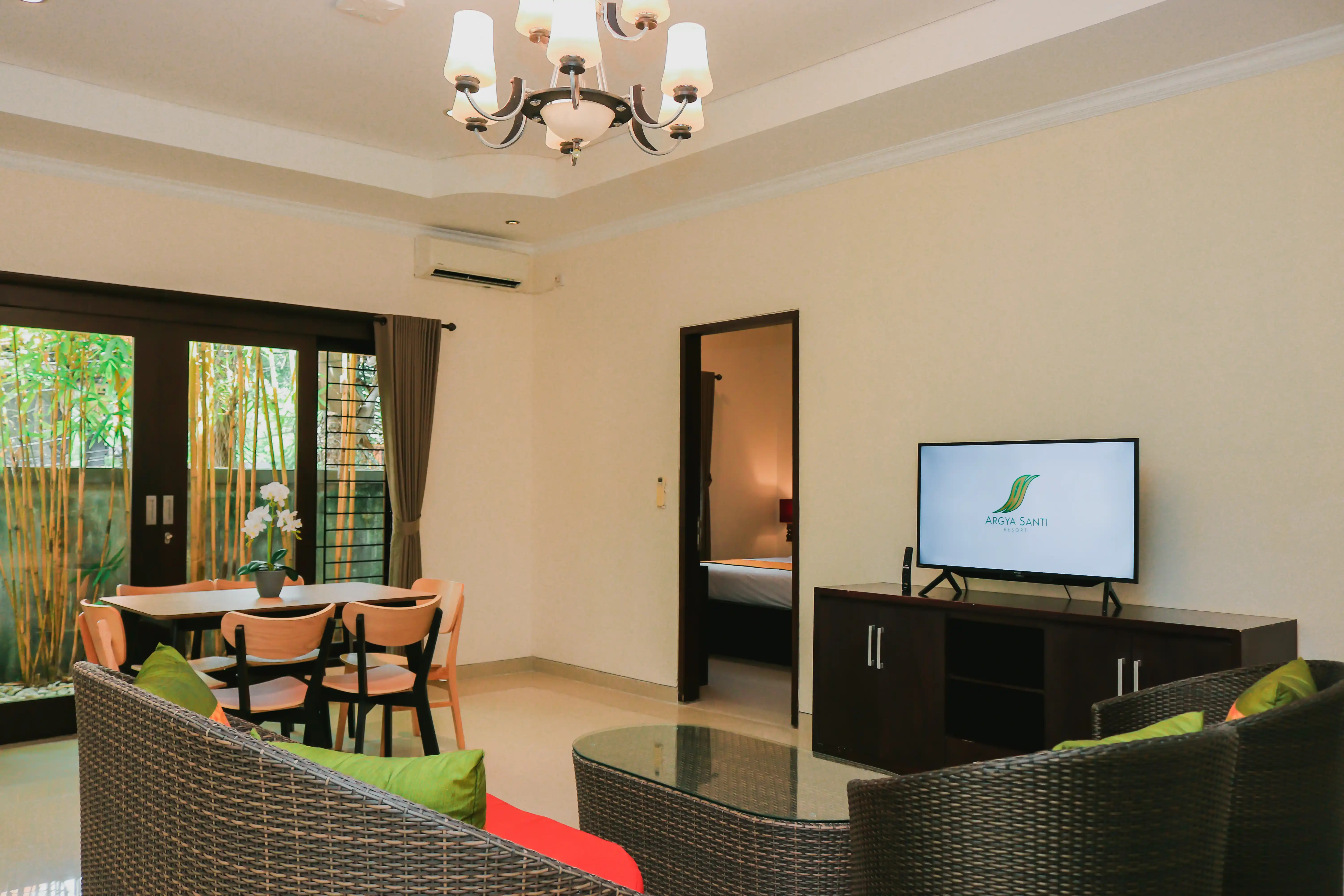 https://client.booknpay.net/argyasantijimbaran/assets/img/static/family-villa-laksmi/family-villa-laksmi2.jpg
