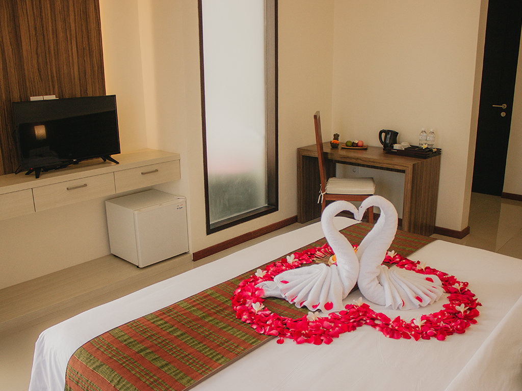 https://client.booknpay.net/argyasantijimbaran/assets/img/static/junior-suite-rooms/junior-suite-rooms3.jpg
