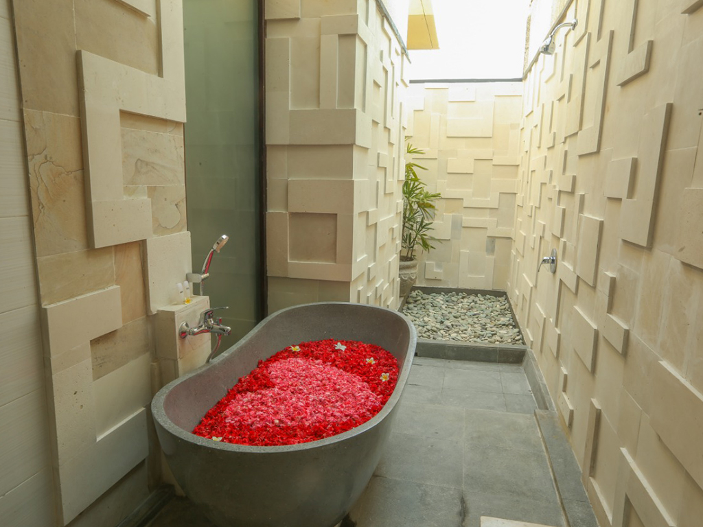 https://client.booknpay.net/argyasantijimbaran/assets/img/static/junior-suite-rooms/junior-suite-rooms4.jpg